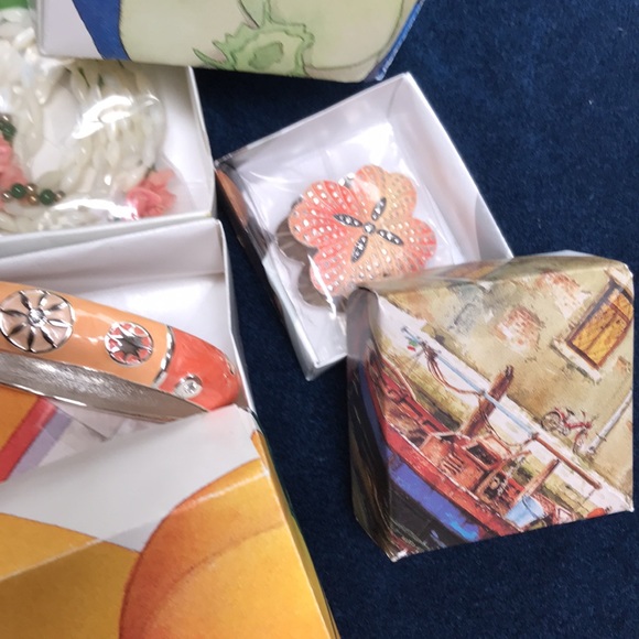 Mother of Pearl Beads, coral & small jade beads Necklace, earrings and bracelet - Picture 3 of 16